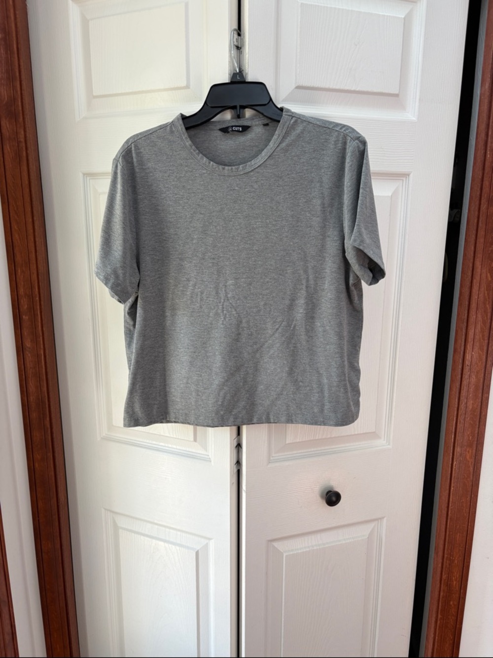 Cuts grey tee